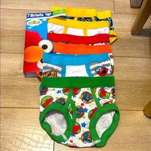 Brand New 2/3T Sesame Street Kids Briefs Set - Multicolor
